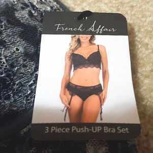 NWT Push Up Bra & Garter Belt ONLY 2 pc***